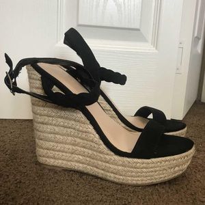 Black wedges